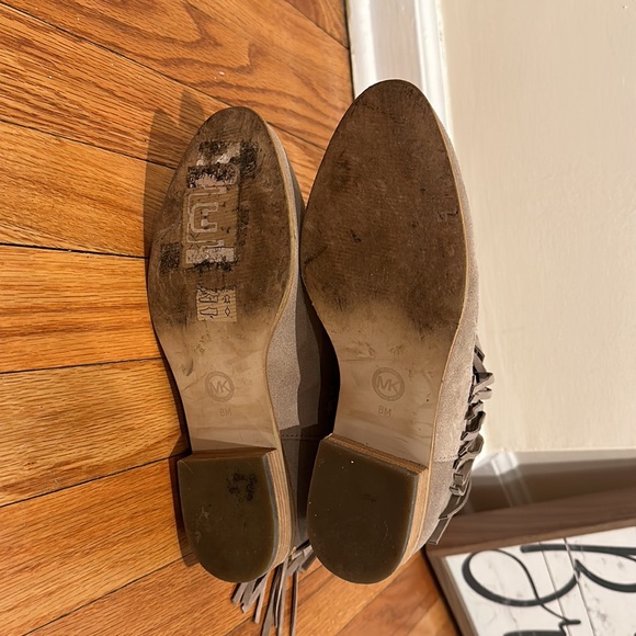 Michael Kors Women’s Fringe Neutral Ankle Boots Size 8 - Picture 4 of 6